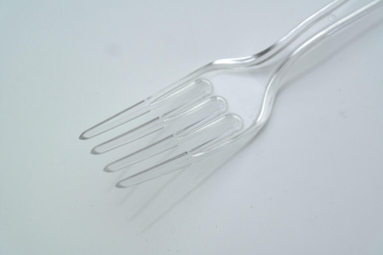 Heavy duty versus standard plastic cutlery